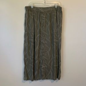 🌿 Prana leaf pattern button up skirt